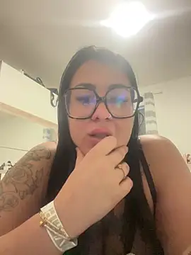 Snapshot of Melissa-suisse chatting on February 9, 4:27 pm Melissa-suisse online show from February 9, 4:27 pm