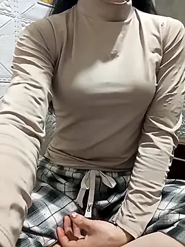 Snapshot of Kowew-nkie chatting on February 15, 12:44 am Kowew-nkie online show from February 15, 12:44 am