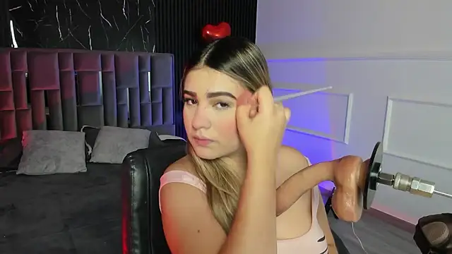 Snapshot of Liiahfontaine chatting on February 20, 11:23 am Liiahfontaine online show from February 20, 11:23 am