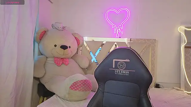 SABRIINA TAY online show from March 16, 11:36 am