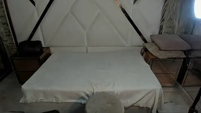 Shara Oz online show from February 14, 3:18 am