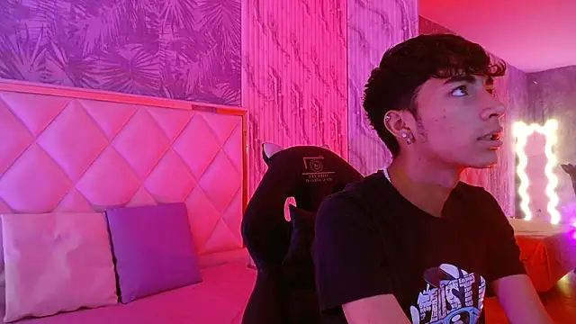 Snapshot of osamu_tay chatting on February 24, 11:33 am osamu tay online show from February 24, 11:33 am