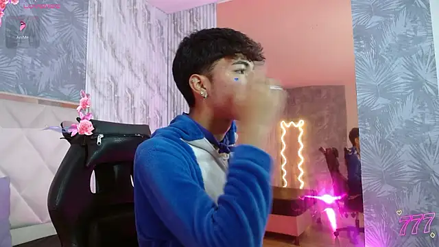 Snapshot of osamu_tay chatting on February 15, 12:04 pm osamu tay online show from February 15, 12:04 pm