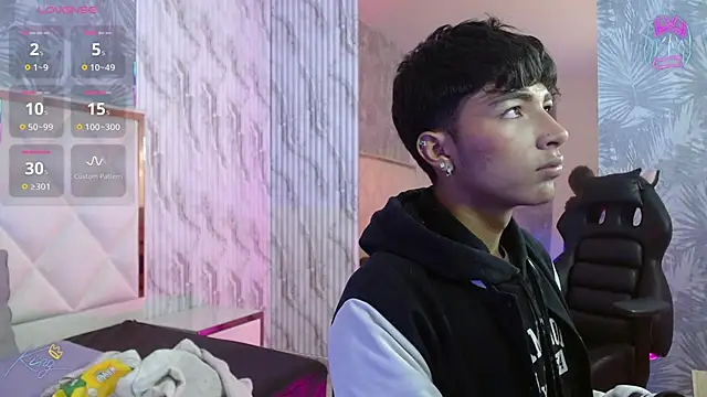 Snapshot of osamu_tay chatting on February 10, 11:42 am osamu tay online show from February 10, 11:42 am