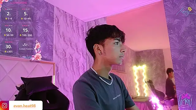 Snapshot of osamu_tay chatting on February 16, 11:42 am osamu tay online show from February 16, 11:42 am