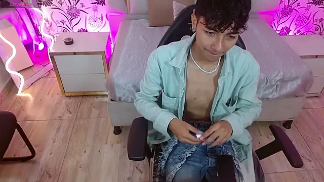 Snapshot of osamu_tay chatting on February 14, 11:54 am osamu tay online show from February 14, 11:54 am