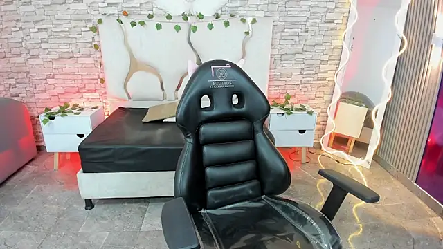 TINY TAY online show from April 13, 11:25 am