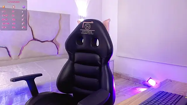 TINY TAY online show from March 7, 11:49 am