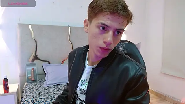 EVAN TAY online show from March 20, 3:29 am