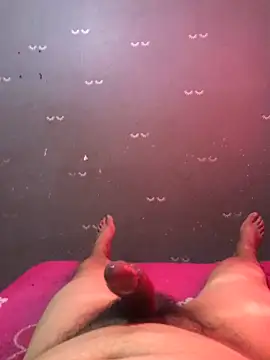 Snapshot of InstantPigweed chatting on February 23, 6:30 pm InstantPigweed online show from February 23, 6:30 pm