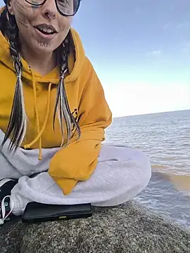 ThatAltGirl online show from March 3, 3:30 pm