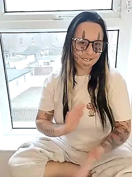 Snapshot of ThatAltGirl chatting on February 1, 12:58 pm ThatAltGirl online show from February 1, 12:58 pm