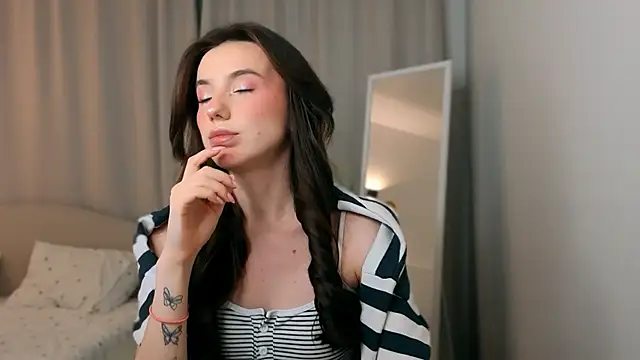 ssandralovin online show from March 20, 8:21 pm