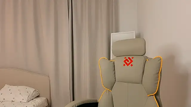 ssandralovin online show from April 17, 8:22 pm