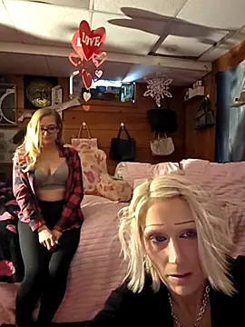 Snapshot of BeautifulFire23 chatting on February 19, 4:26 pm BeautifulFire23 online show from February 19, 4:26 pm