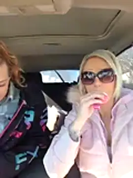 BeautifulFire23 online show from March 24, 2:17 pm