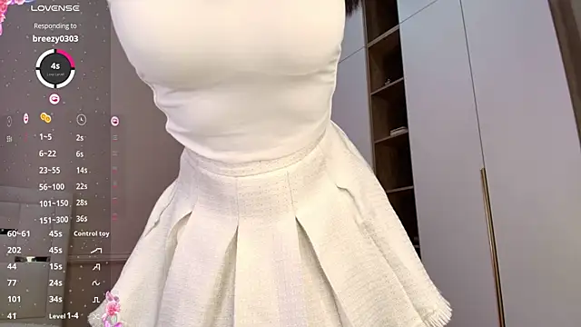 laumalove online show from May 31, 3:34 am