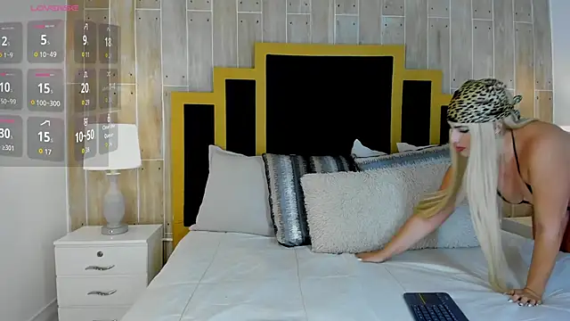 Snapshot of WenFox chatting on February 10, 12:04 pm WenFox online show from February 10, 12:04 pm