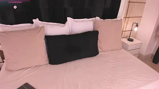 Snapshot of Crystal_Rose__ chatting on June 18, 2:54 am Crystal Rose online show from June 18, 2:54 am