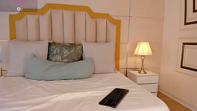 Crystal Rose   online show from March 5, 11:51 am