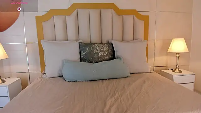 Crystal Rose   online show from March 20, 11:11 am