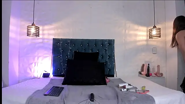 Snapshot of samantha_foxyy chatting on June 8, 11:11 am samantha foxyy online show from June 8, 11:11 am
