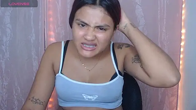 Snapshot of Anita23__ chatting on May 9, 12:03 am Anita23 online show from May 9, 12:03 am