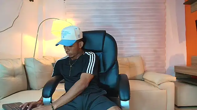 ricky spensar23cm  online show from April 12, 12:58 am