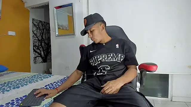 ricky spensar23cm  online show from March 4, 2:08 am