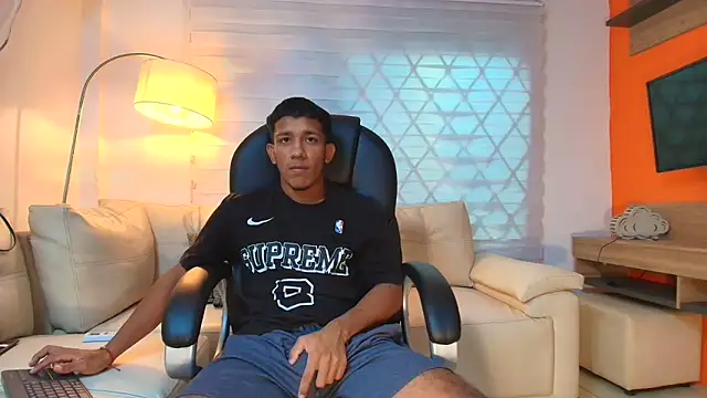 ricky spensar23cm  online show from March 25, 2:12 am