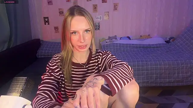 DellaCampbell online show from April 29, 6:14 pm