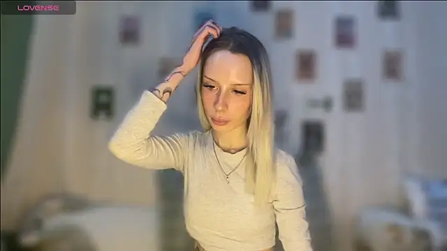 Snapshot of DellaCampbell chatting on February 11, 10:04 am DellaCampbell online show from February 11, 10:04 am