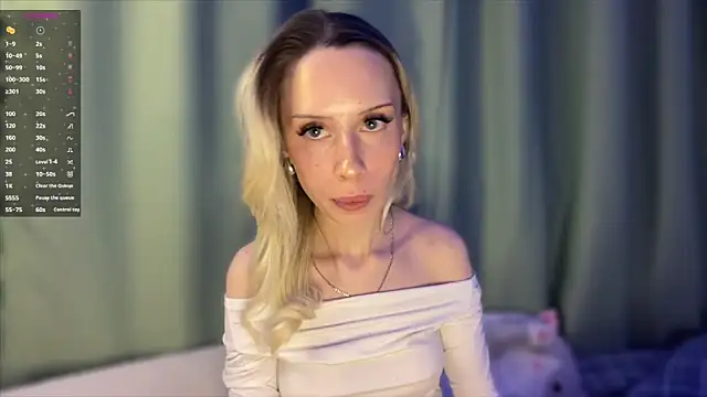 Snapshot of DellaCampbell chatting on February 22, 7:04 pm DellaCampbell online show from February 22, 7:04 pm