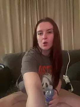 PoppySlut6999 online show from February 14, 9:37 pm