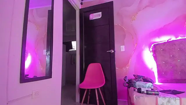 Melanie  Evans online show from March 23, 10:59 am