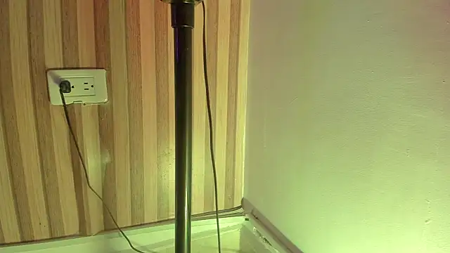 Melanie  Evans online show from April 2, 10:55 am