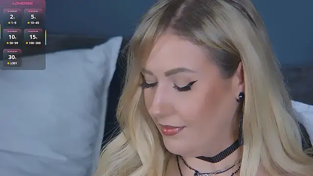 Snapshot of OndinaNoire chatting on February 10, 9:47 pm OndinaNoire online show from February 10, 9:47 pm