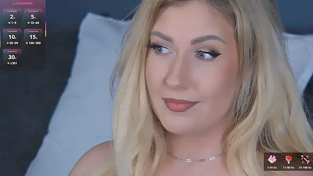 Snapshot of OndinaNoire chatting on February 7, 8:39 pm OndinaNoire online show from February 7, 8:39 pm