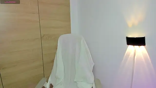 LAY LA  online show from February 6, 9:11 pm