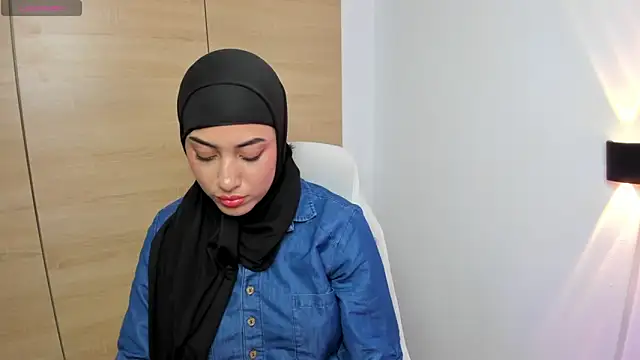 LAY LA  online show from February 13, 10:10 pm