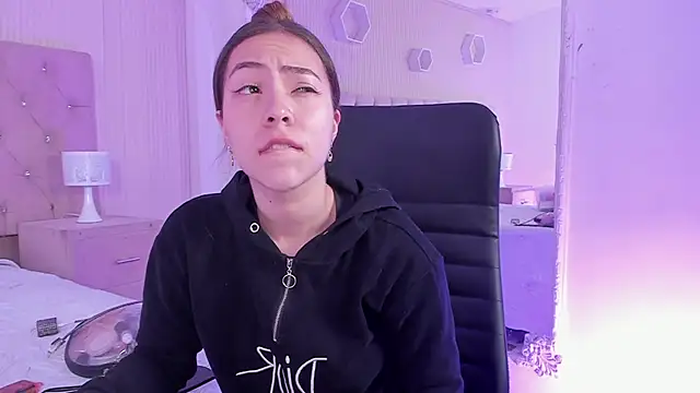 lizzyrossie online show from February 6, 2:13 pm