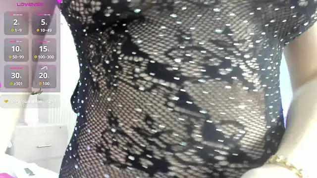 lizzyrossie online show from May 17, 10:10 pm