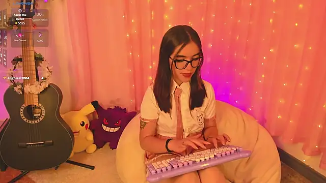 MaJo Prettty online show from April 13, 5:39 pm