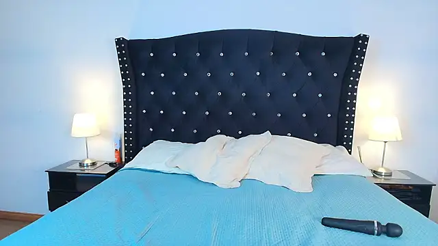 Snapshot of Megan__Honey chatting on February 9, 7:23 pm Megan Honey online show from February 9, 7:23 pm