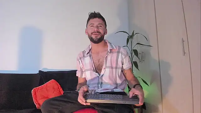 Snapshot of Erickpritz_xh chatting on May 15, 2:09 am Erickpritz xh online show from May 15, 2:09 am