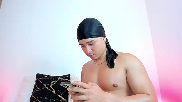 Axel nova online show from March 8, 1:47 pm