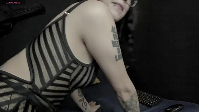 luna sunflower   online show from March 4, 12:07 am