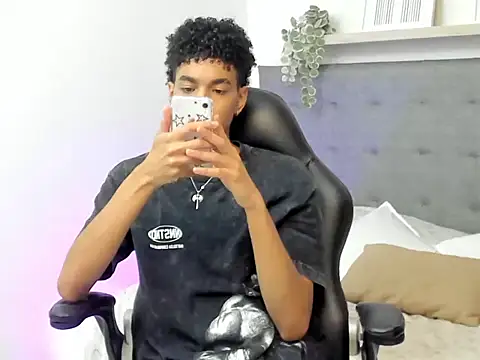 Snapshot of wes_gibbings chatting on February 17, 2:47 pm wes gibbings online show from February 17, 2:47 pm