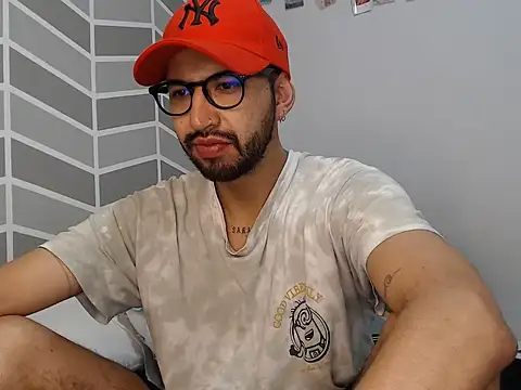 thomass1018 online show from June 17, 4:28 pm