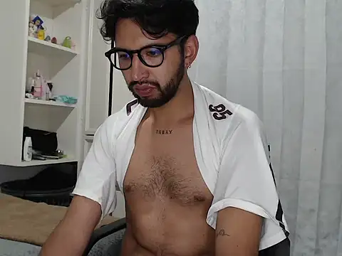 thomass1018 online show from April 14, 2:38 am